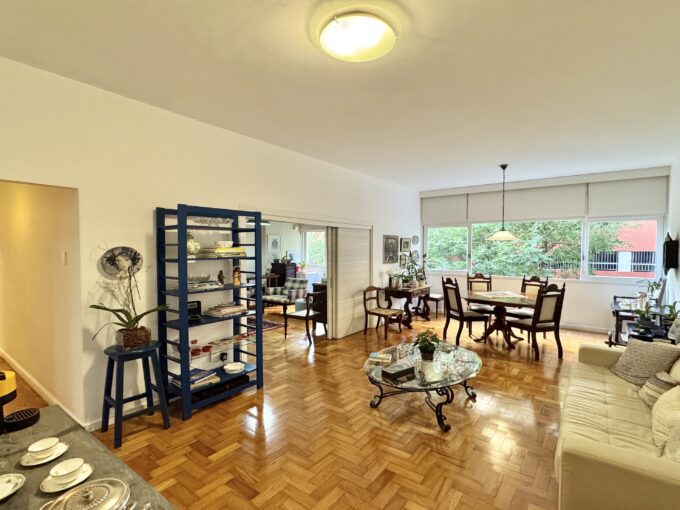 Apartamento à Venda em Copacabana – 130m² na Rua Tonelero