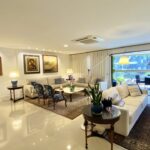 Apartamento com 4 quartos e 233 m²