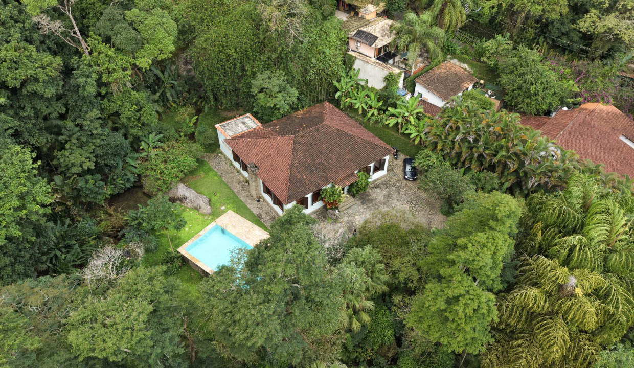 Sítio Particular em meio à Mata Atlântica Preservada