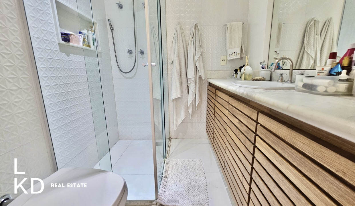APARTAMENTO À VENDA NA LAGOA-13