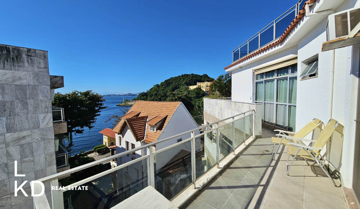 COBERTURA TRIPLEX À VENDA NA URCA-1
