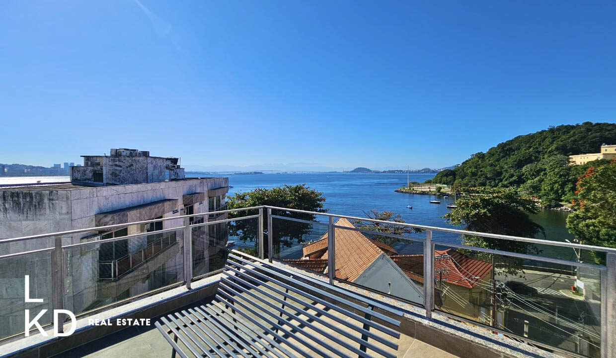 COBERTURA TRIPLEX À VENDA NA URCA-11