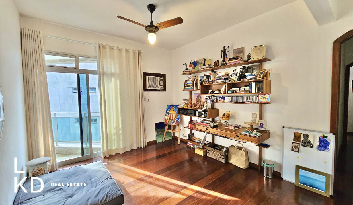 COBERTURA TRIPLEX À VENDA NA URCA-17
