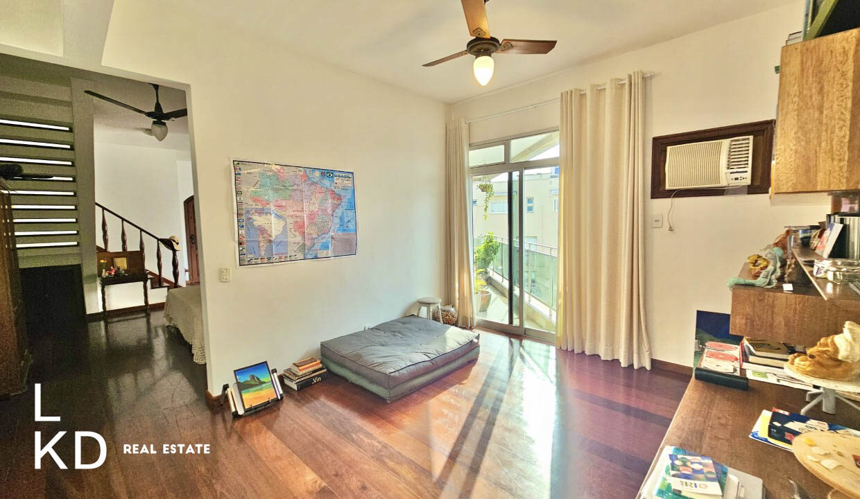 COBERTURA TRIPLEX À VENDA NA URCA-18