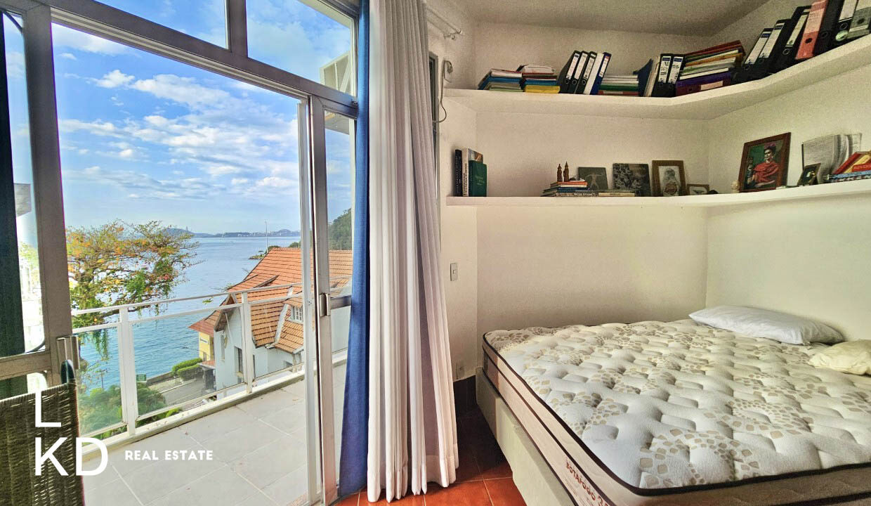 COBERTURA TRIPLEX À VENDA NA URCA-25