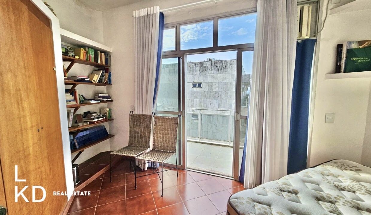 COBERTURA TRIPLEX À VENDA NA URCA-27