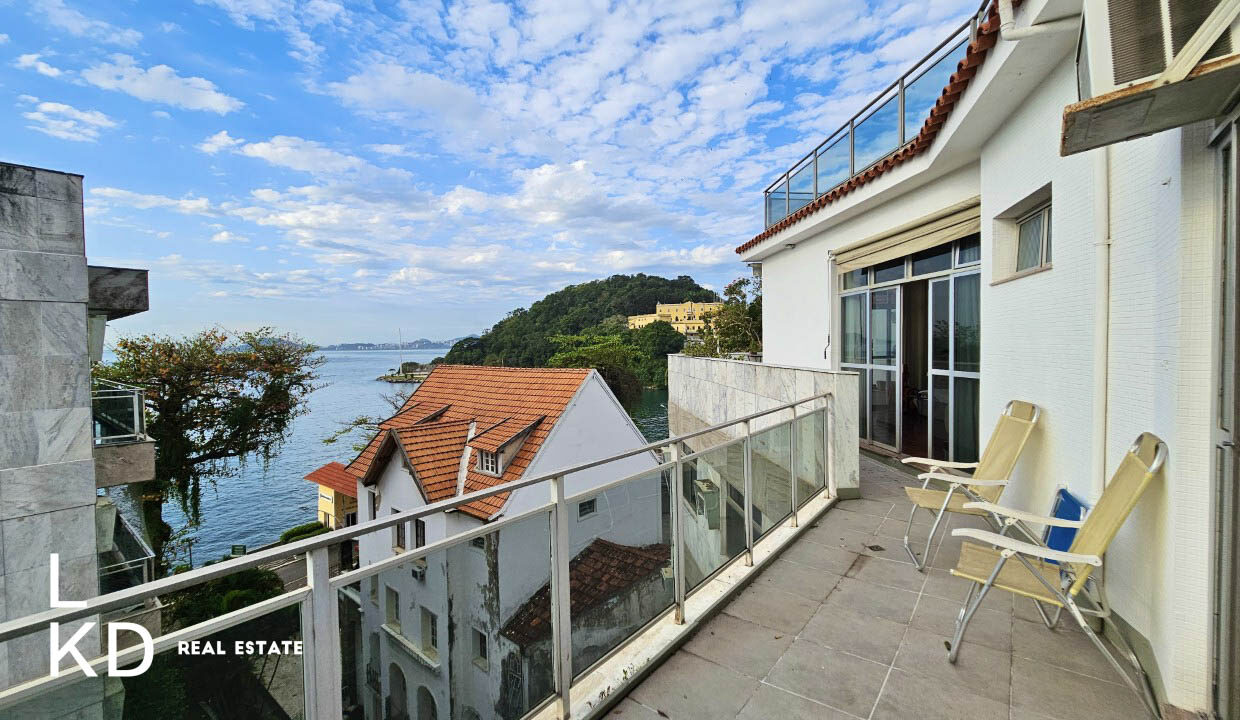 COBERTURA TRIPLEX À VENDA NA URCA-28