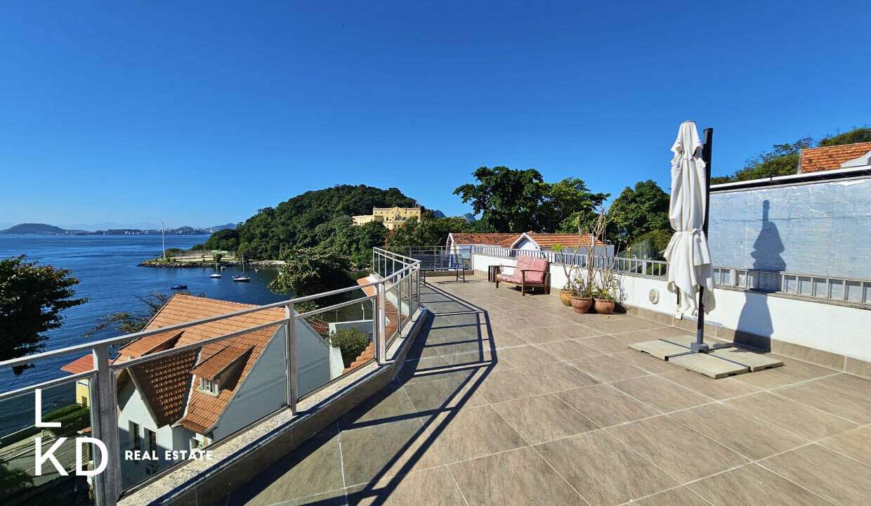 COBERTURA TRIPLEX À VENDA NA URCA-5