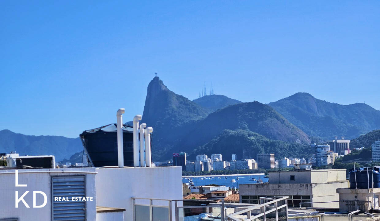 COBERTURA TRIPLEX À VENDA NA URCA-7