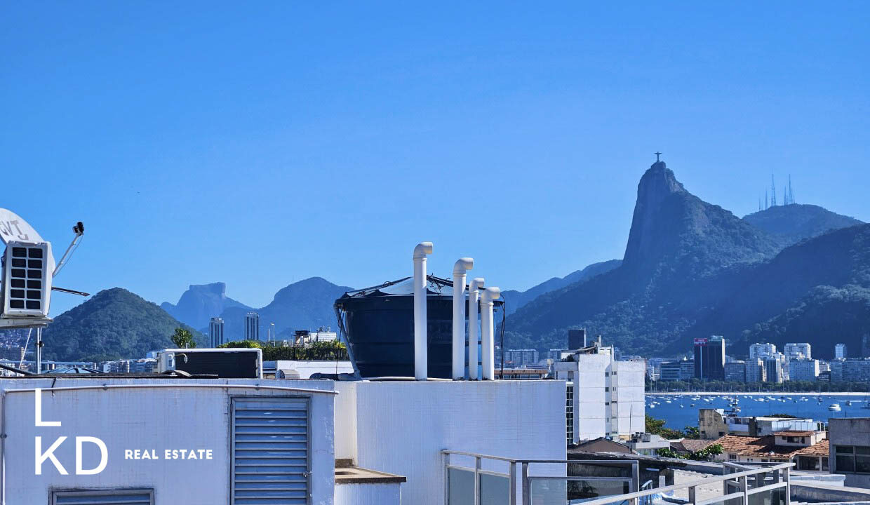 COBERTURA TRIPLEX À VENDA NA URCA-8