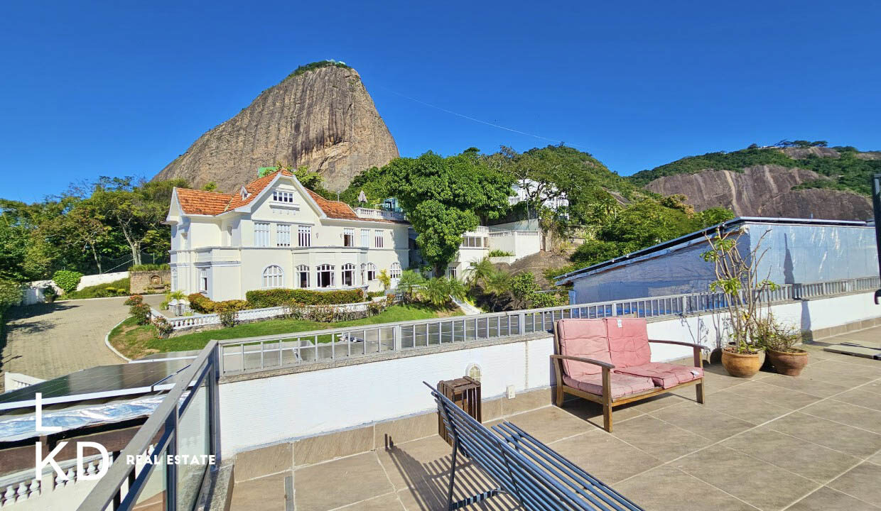 COBERTURA TRIPLEX À VENDA NA URCA-9